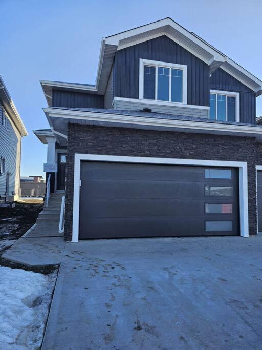 Sleek Home In Trendy Community At Sw, Edmonton Exterior photo